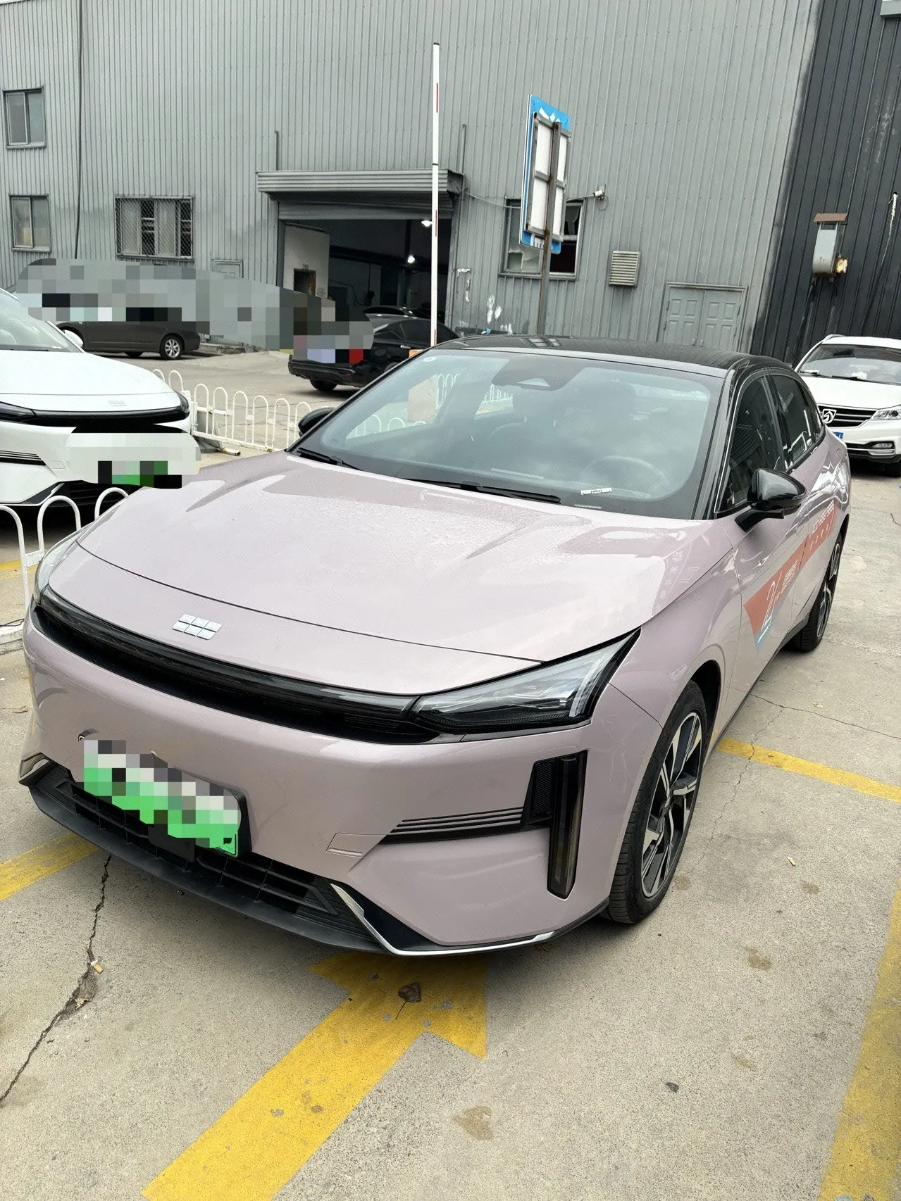 Открыть галерею: Geely Galaxy 2024 L6 1.5T 125km Creative Edition Automatic Gear