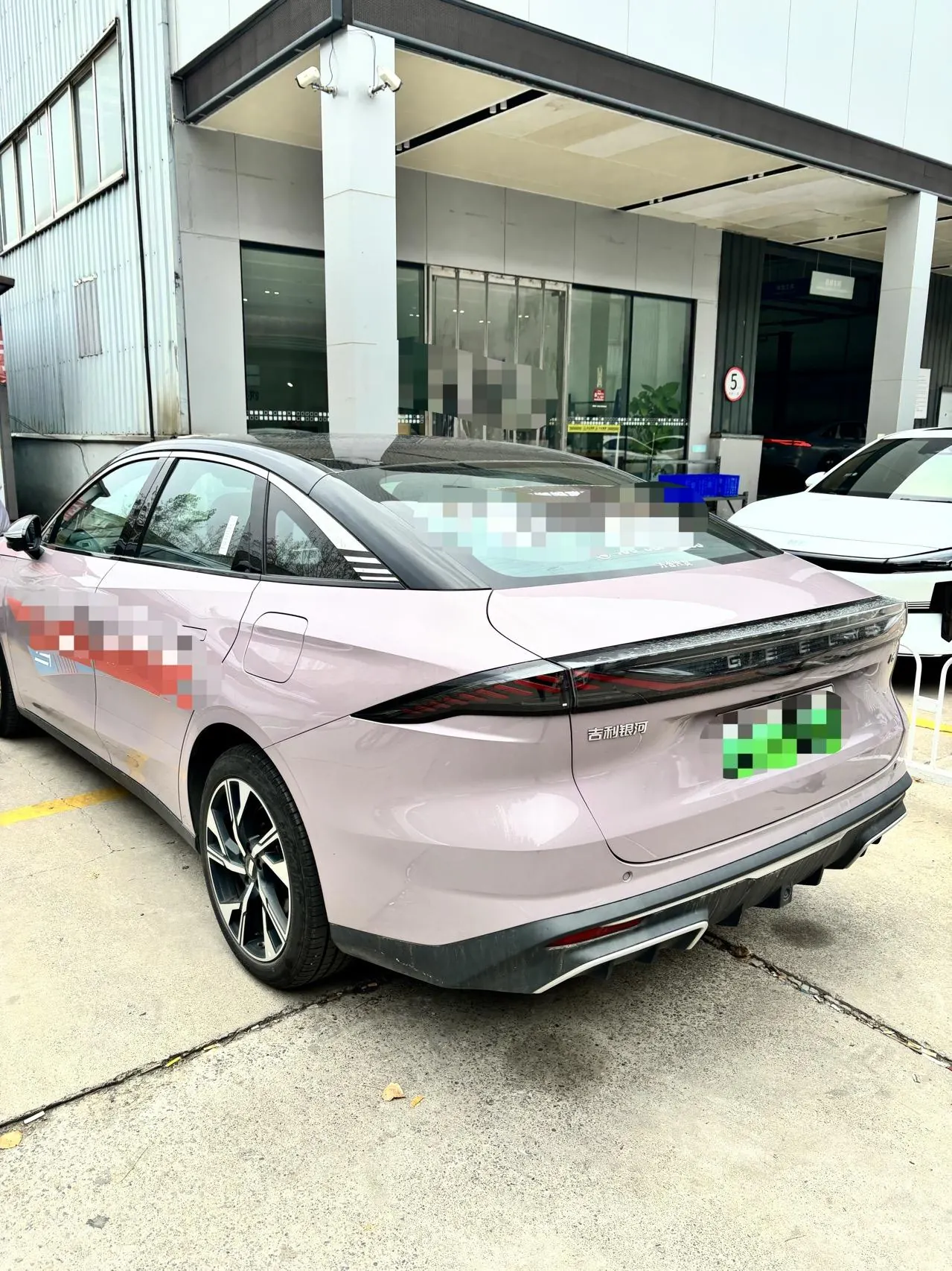 Geely Galaxy 2024 L6 1.5T 125km Creative Edition Automatic Gear 3