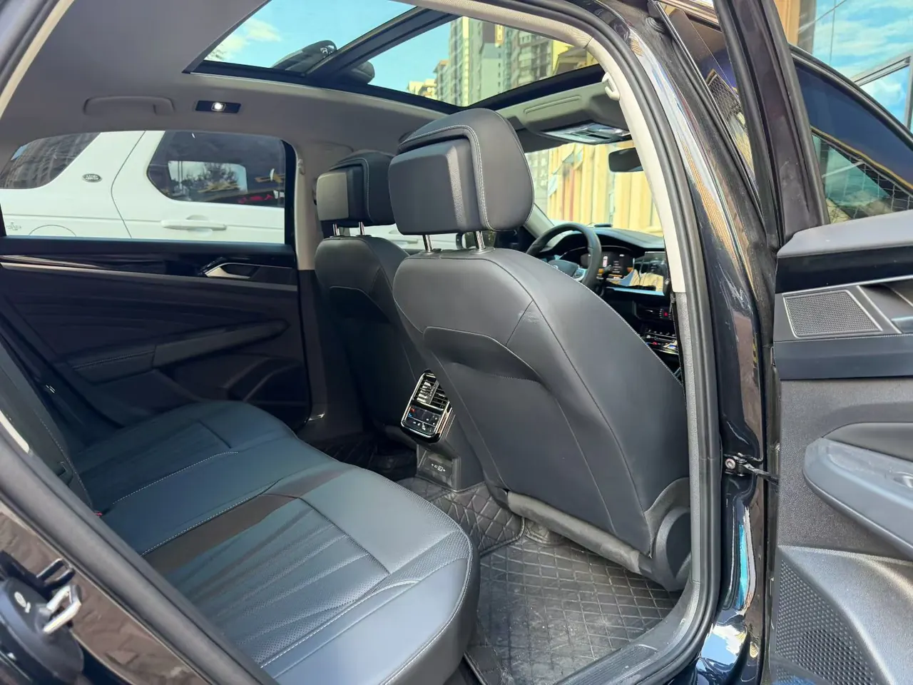 Volkswagen 2024 Passat 2.0TSI 330TSI Star Elite Edition Automatic Gear 4