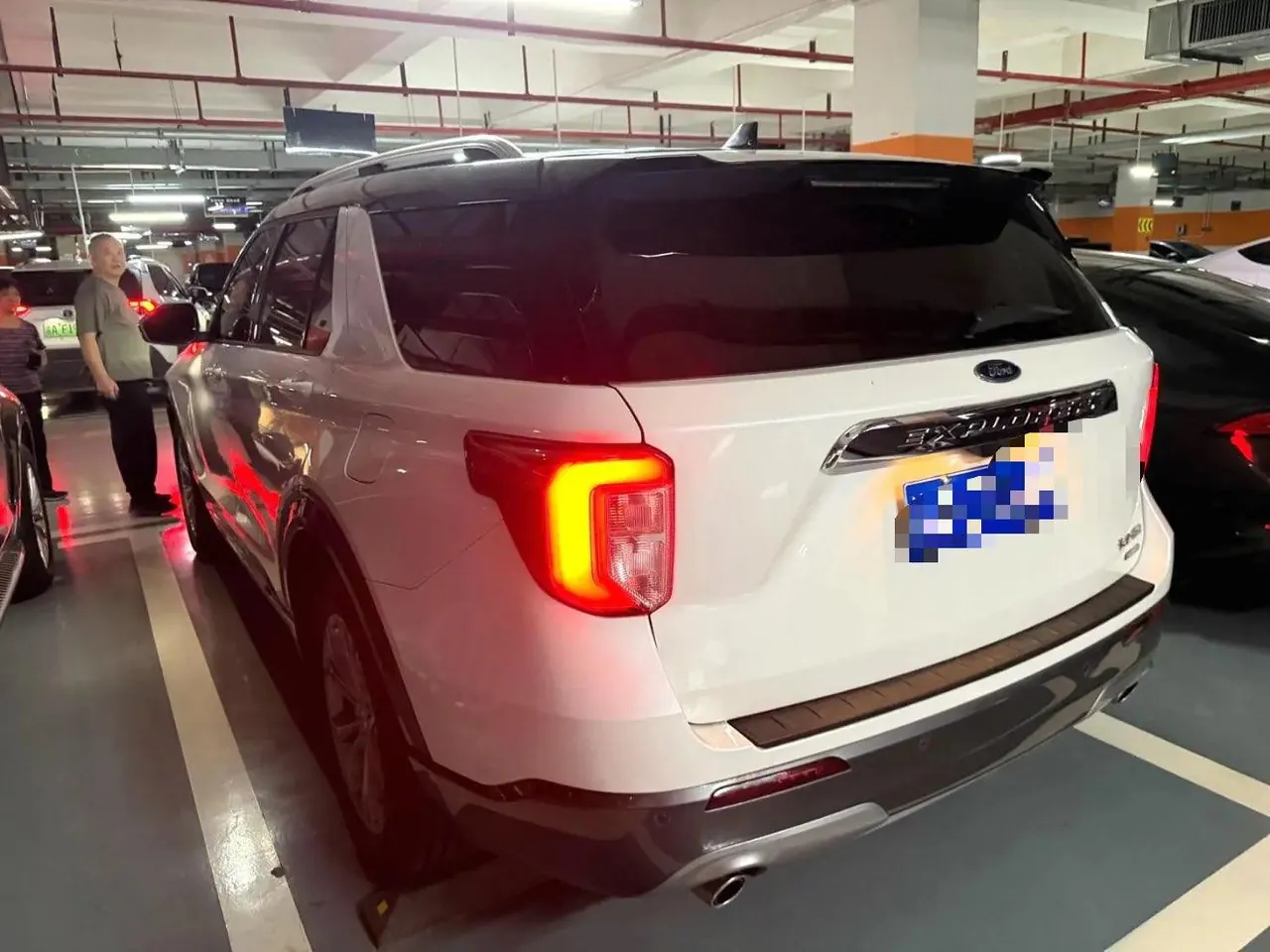 Ford 2020 Explorer 2.3T EcoBoost 285 Four-wheel Drive Fashion Edition 7-seat Automatic Gear 5