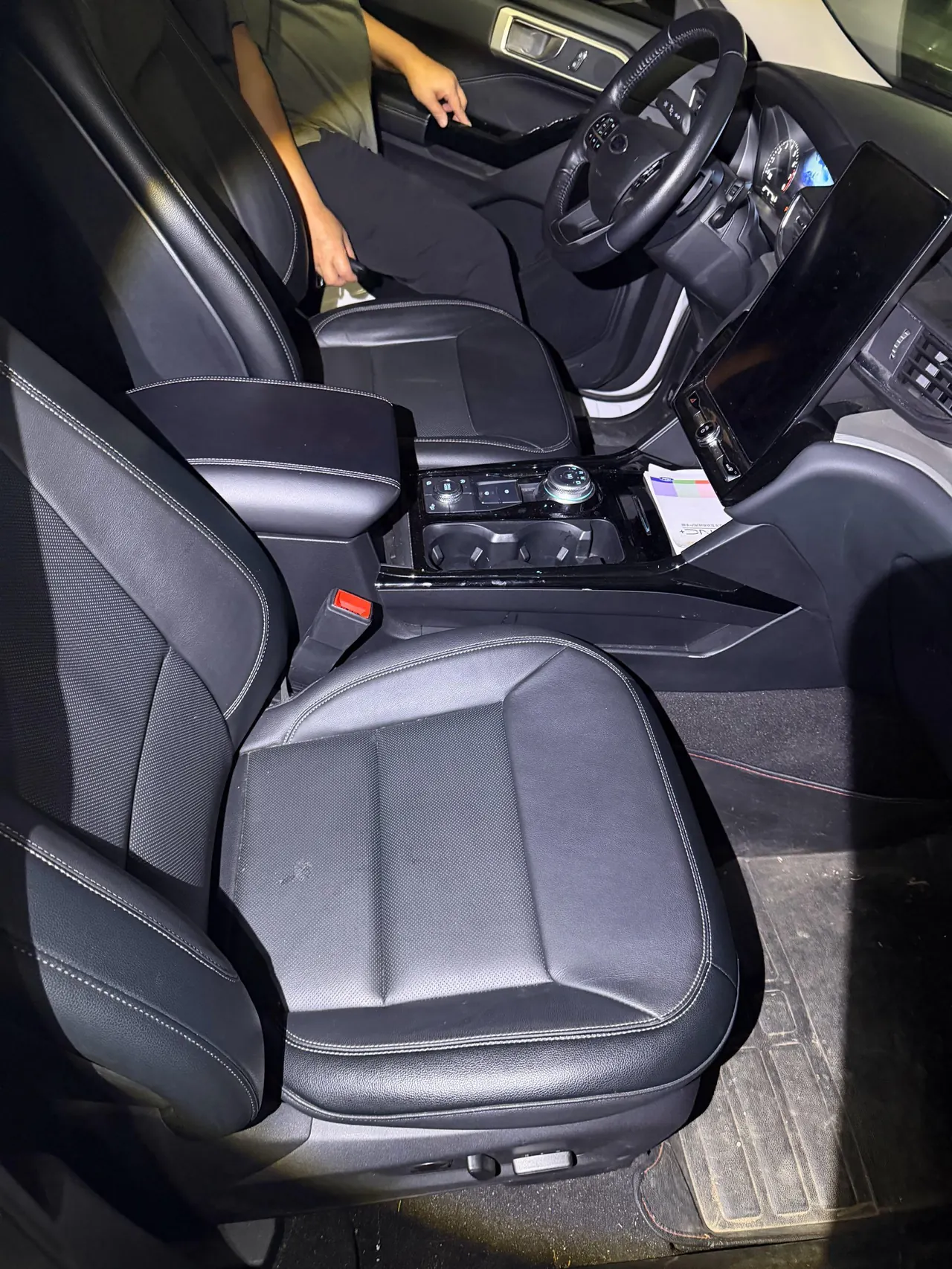 Ford 2020 Explorer 2.3T EcoBoost 285 Four-wheel Drive Fashion Edition 7-seat Automatic Gear 6