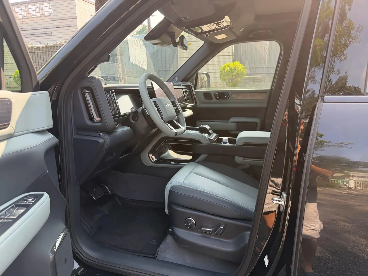 FangChengBao 2026 Leopard 5 1.5T Stepless 210KM Gods Max Edition Automatic Gear 4