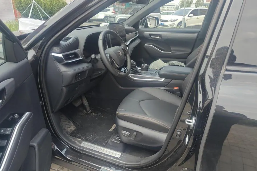 Toyota 2026 Crown Land Release HEV 2.5 Stepless Two-Drive Deluxe Automatic Gear 4