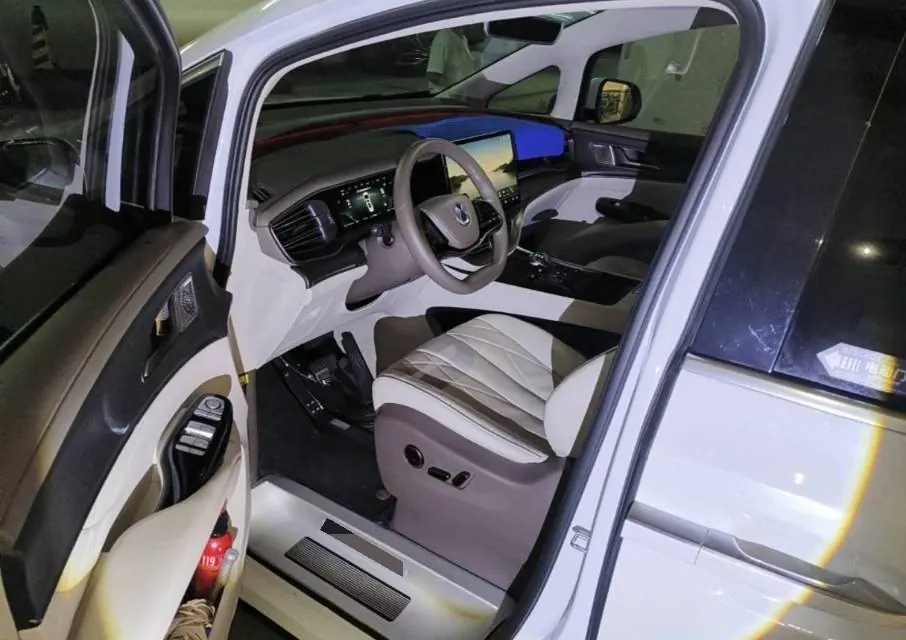 Denza 2022 Denza D9 DM-i 1.5T stepless 970 four-wheel drive flagship automatic gear 3