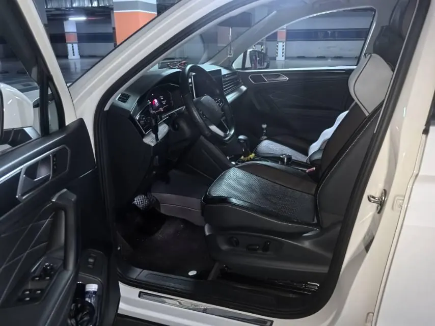 Volkswagen 2023 Tiguan L 2.0TSI 330TSI Two-Drive Smart Edition Automatic Gear 2
