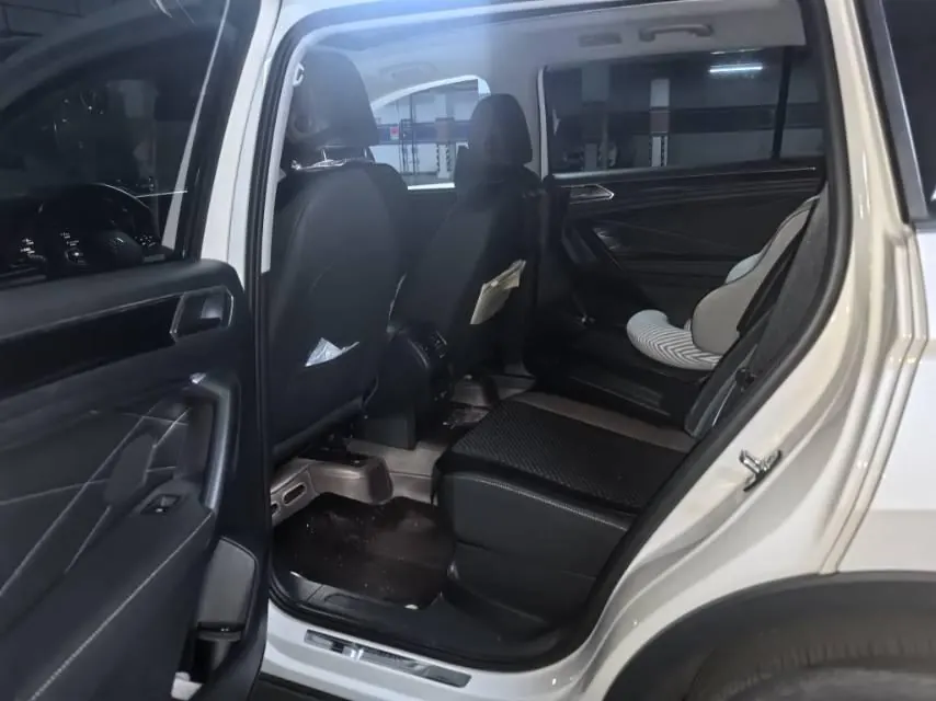 Volkswagen 2023 Tiguan L 2.0TSI 330TSI Two-Drive Smart Edition Automatic Gear 3