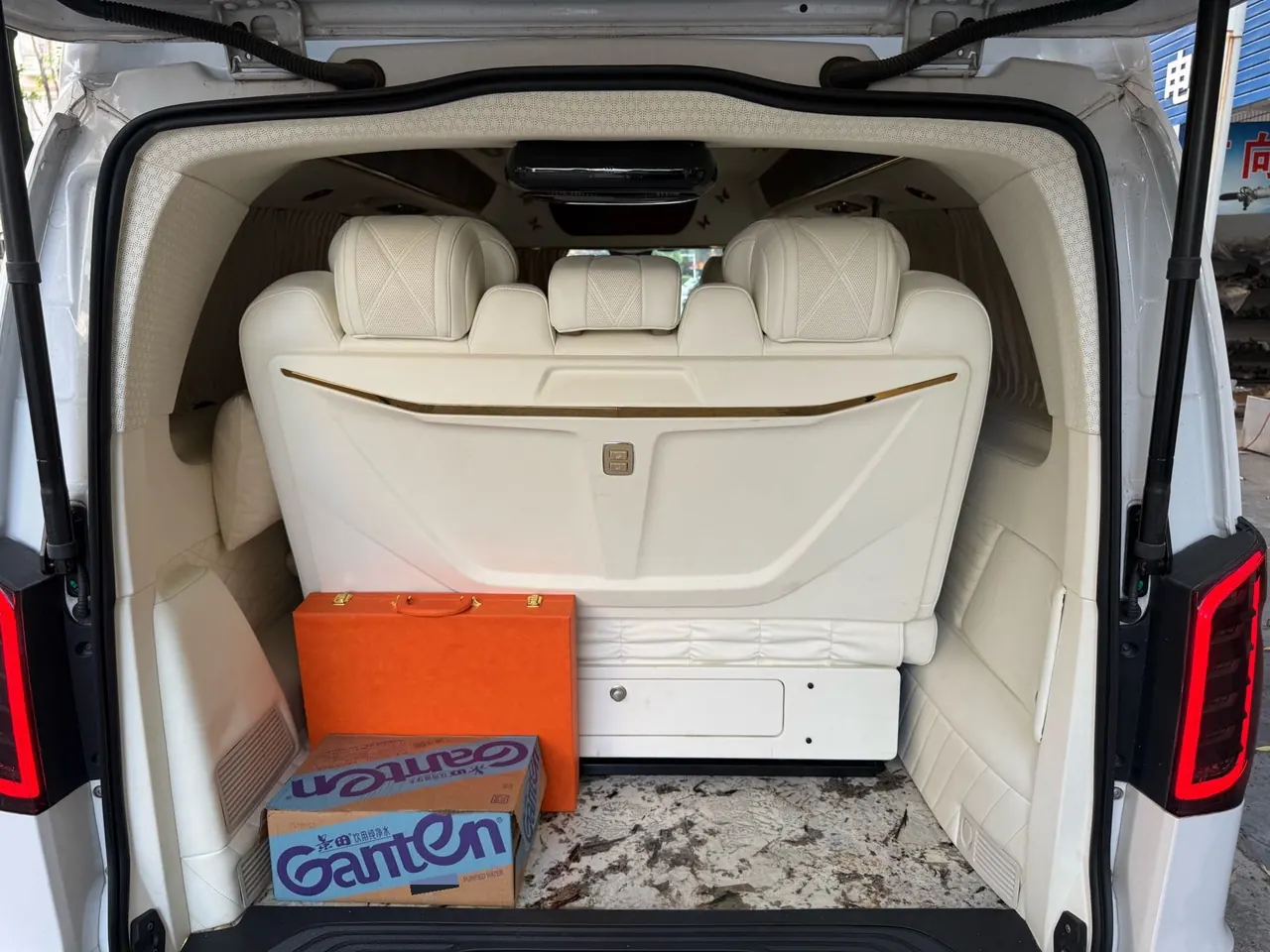 Mercedes Benz 2023 Vito 2.0T Elite Edition 7-seat Automatic Gear 6