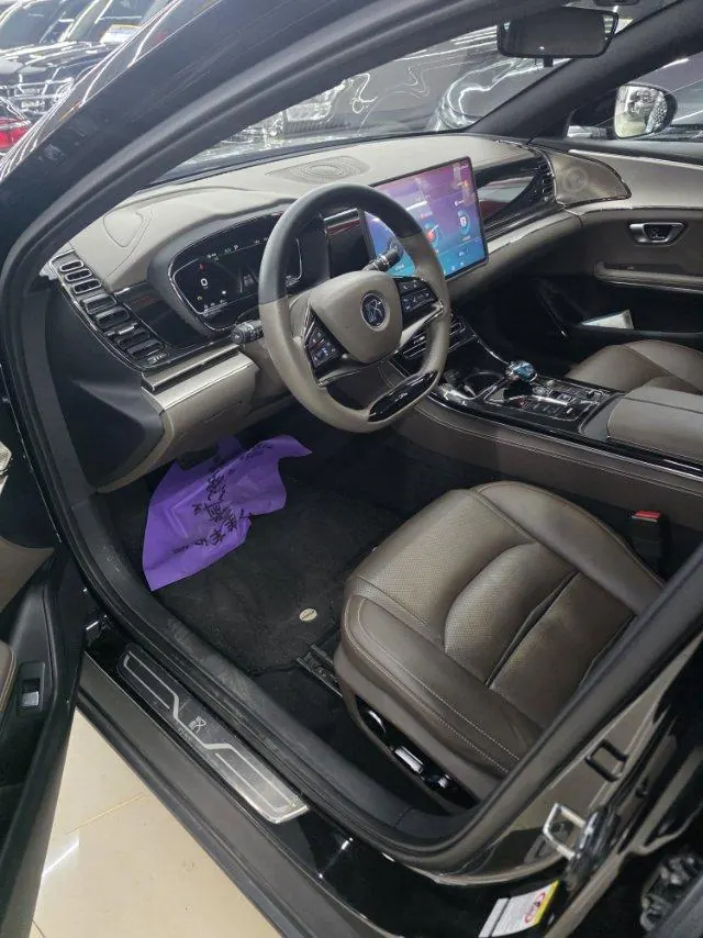 BYD 2020 Han DM 2.0T four-wheel drive performance version luxury automatic gear 4
