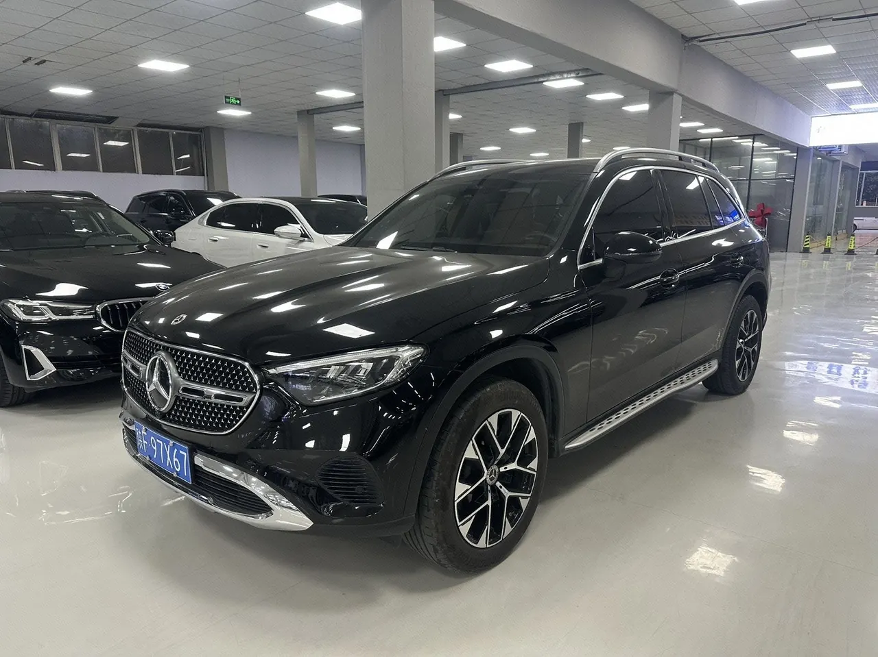 Mercedes Benz 2023 GLC 260 L 4MATIC 48V 2.0T Dynamic 5-seat Automatic Gear - View 1