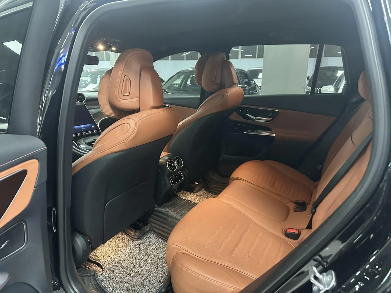 Mercedes Benz 2023 GLC 260 L 4MATIC 48V 2.0T Dynamic 5-seat Automatic Gear 4