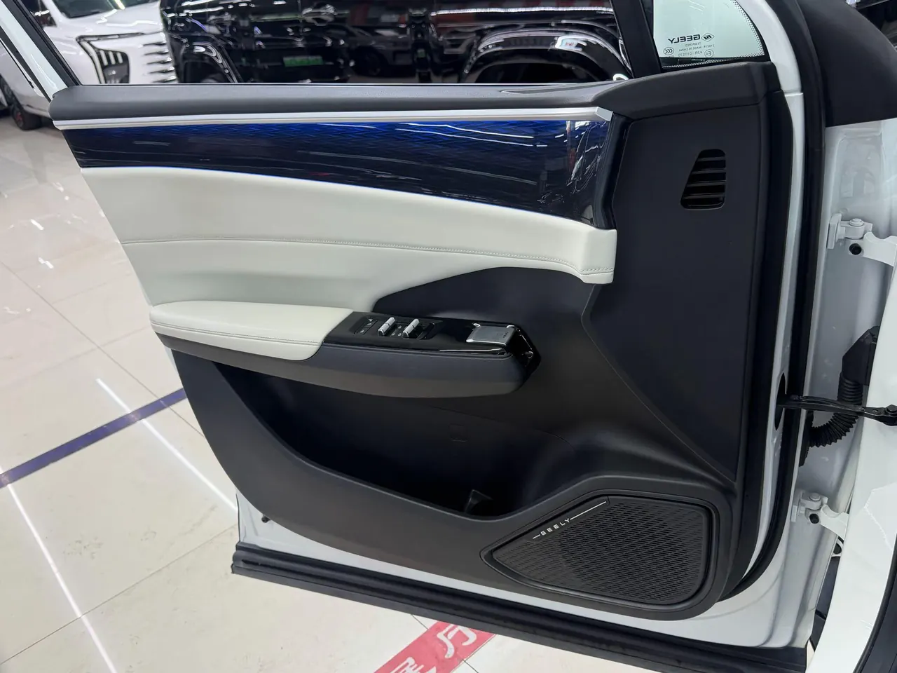 Geely Galaxy 2023 L7 1.5T 115km MAX automatic gear 11