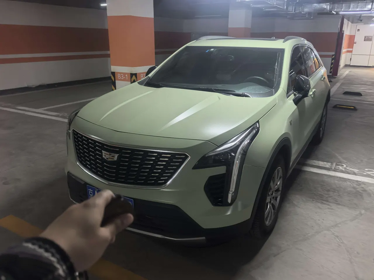Cadillac 2021 XT4 2.0T 28T Two-Drive Leading Automatic Gear - View 1