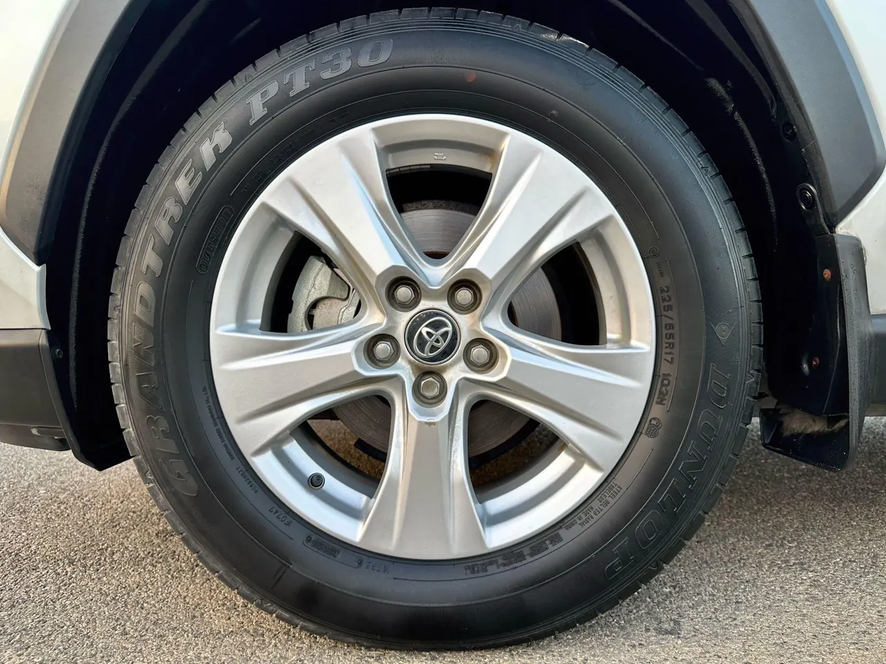 Toyota 2023 RAV4 Rongbo 2.0 Stepless Two-Drive City Edition Automatic Gear 16