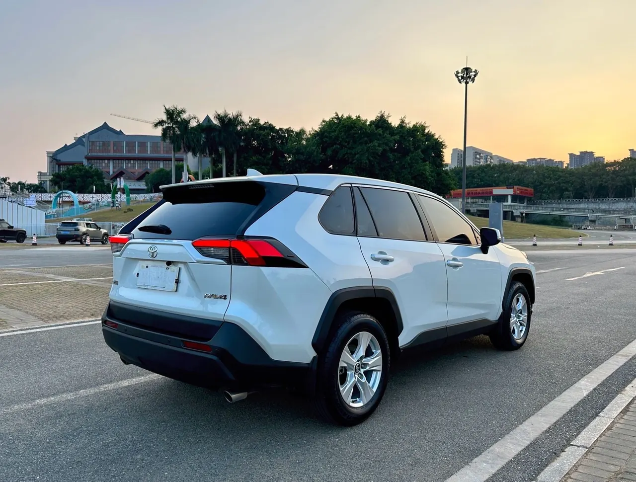 Toyota 2023 RAV4 Rongbo 2.0 Stepless Two-Drive City Edition Automatic Gear 3