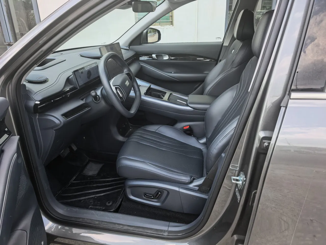 Geely Galaxy 2026 E 5 610km Discovery Edition Automatic Gear 2