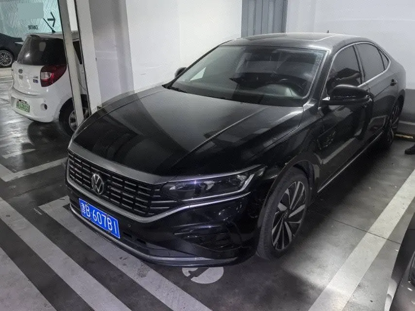 Volkswagen 2022 Passat 2.0TSI 330TSI Elite Edition Automatic - View 1