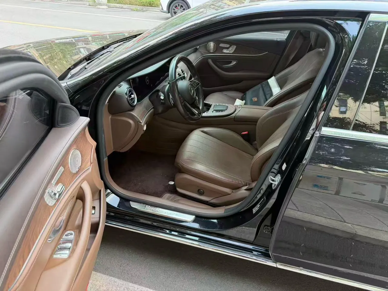 Mercedes Benz E Class 2022 E 300 L 2.0T Luxury (Change 2) Automatic Gear 3
