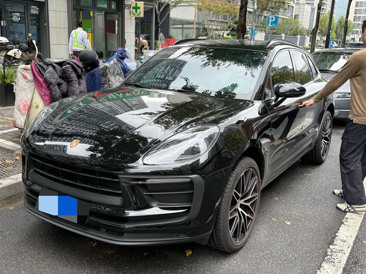 Porsche Macan (Imported) 2022 Macan 2.0T Automatic Gear - View 1