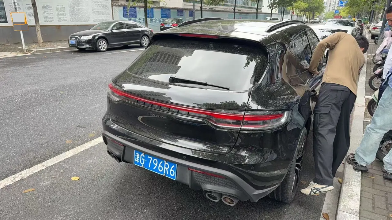 Porsche Macan (Imported) 2022 Macan 2.0T Automatic Gear 3