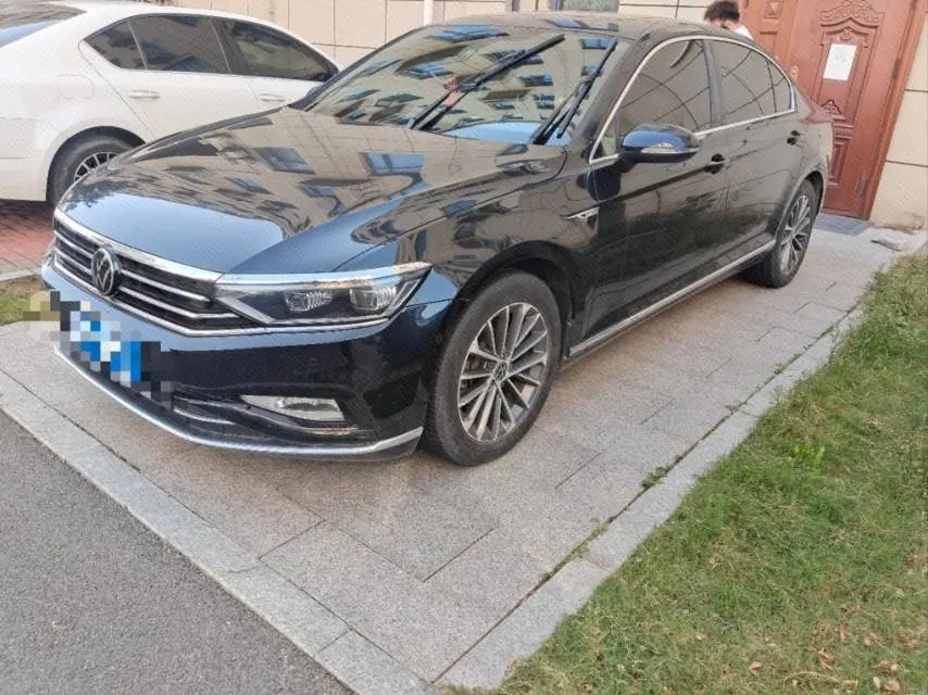 Volkswagen 2020 Magotan 2.0TSI 380TSI Distinguished Automatic - View 1