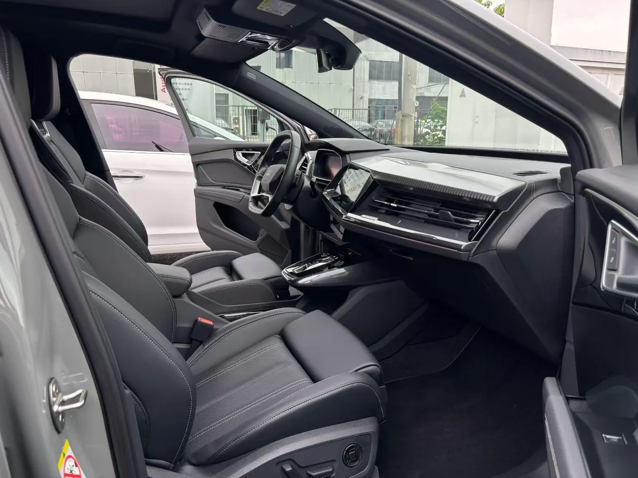 Audi 2024 Q4 e-tron 50 Quattro Creative Night Edition Automatic Gear 2