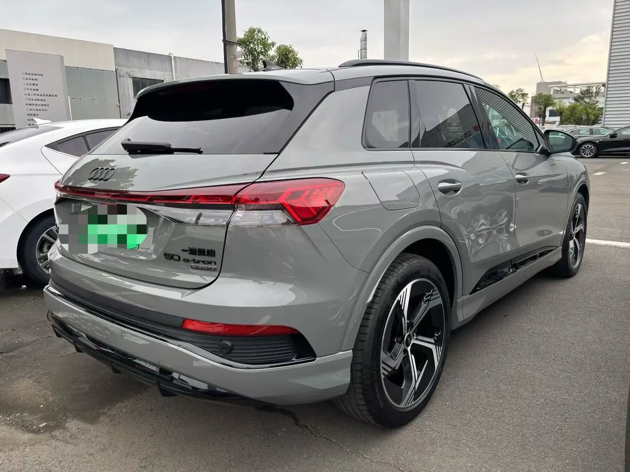 Audi 2024 Q4 e-tron 50 Quattro Creative Night Edition Automatic Gear 3