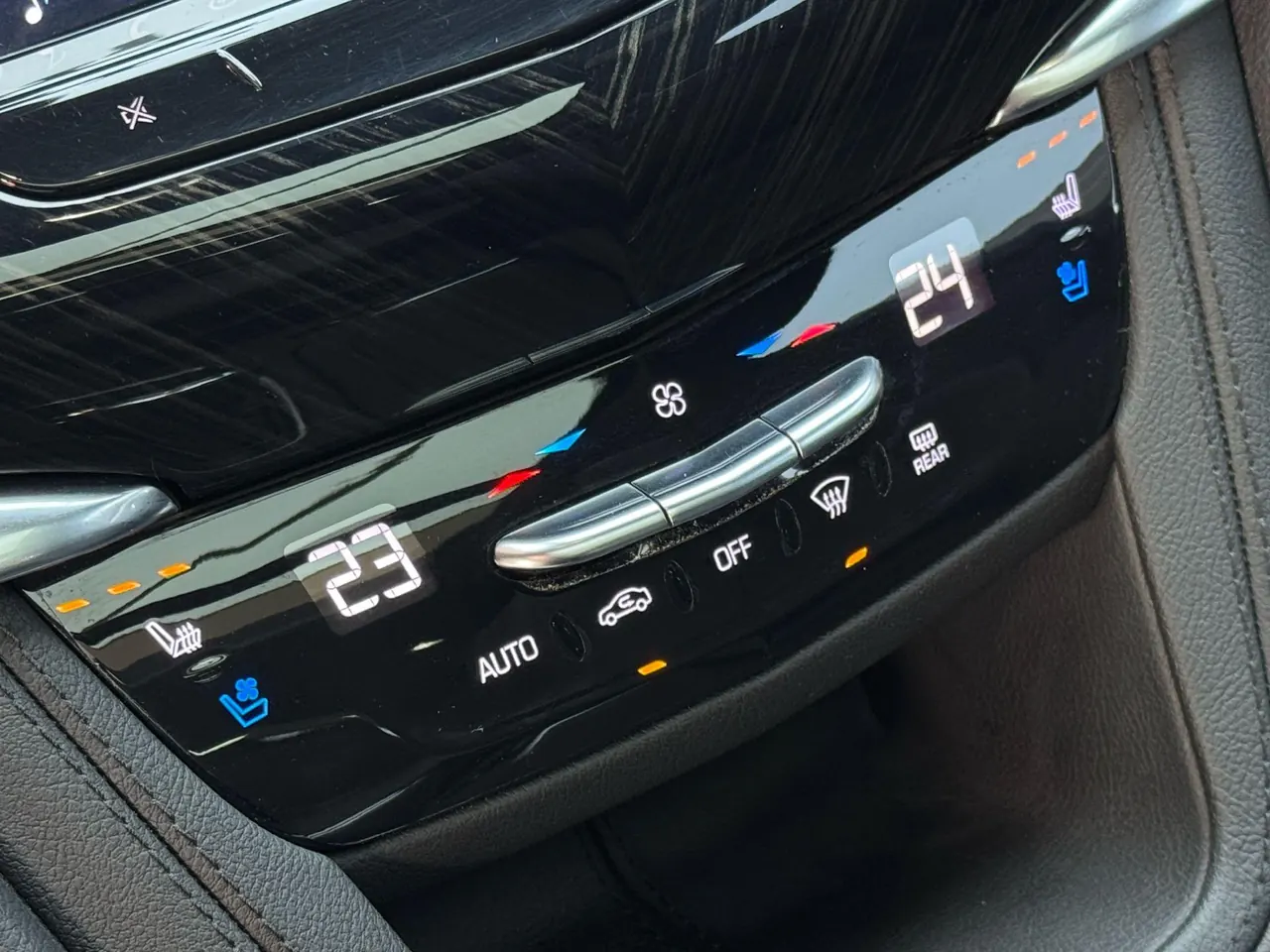 Cadillac 2022 XT6 48V 2.0T 6-seat four-wheel drive luxury automatic gear 11