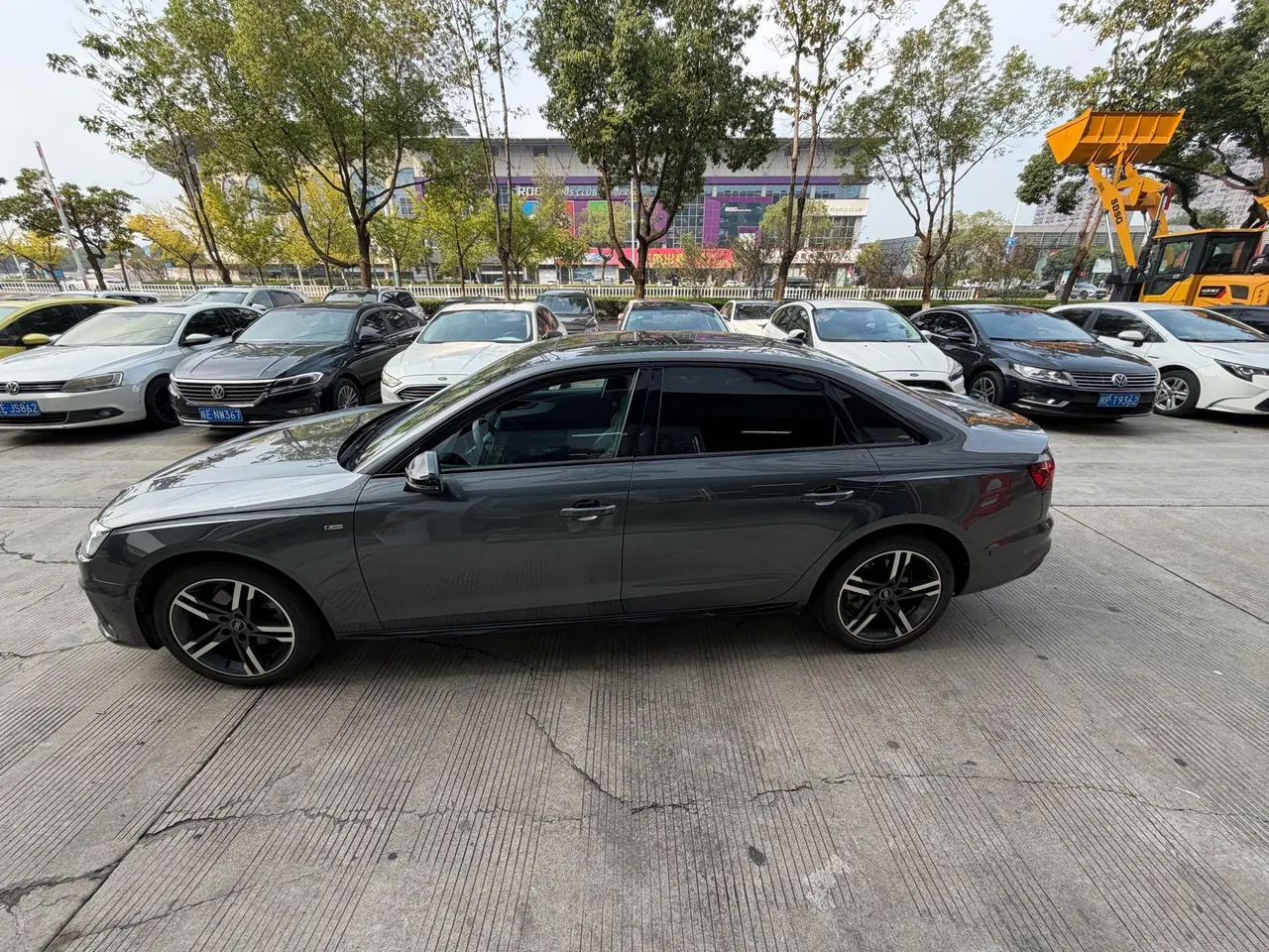 Audi 2022 A4L 2.0TFSI 40TFSI Deluxe Dynamic Automatic 2