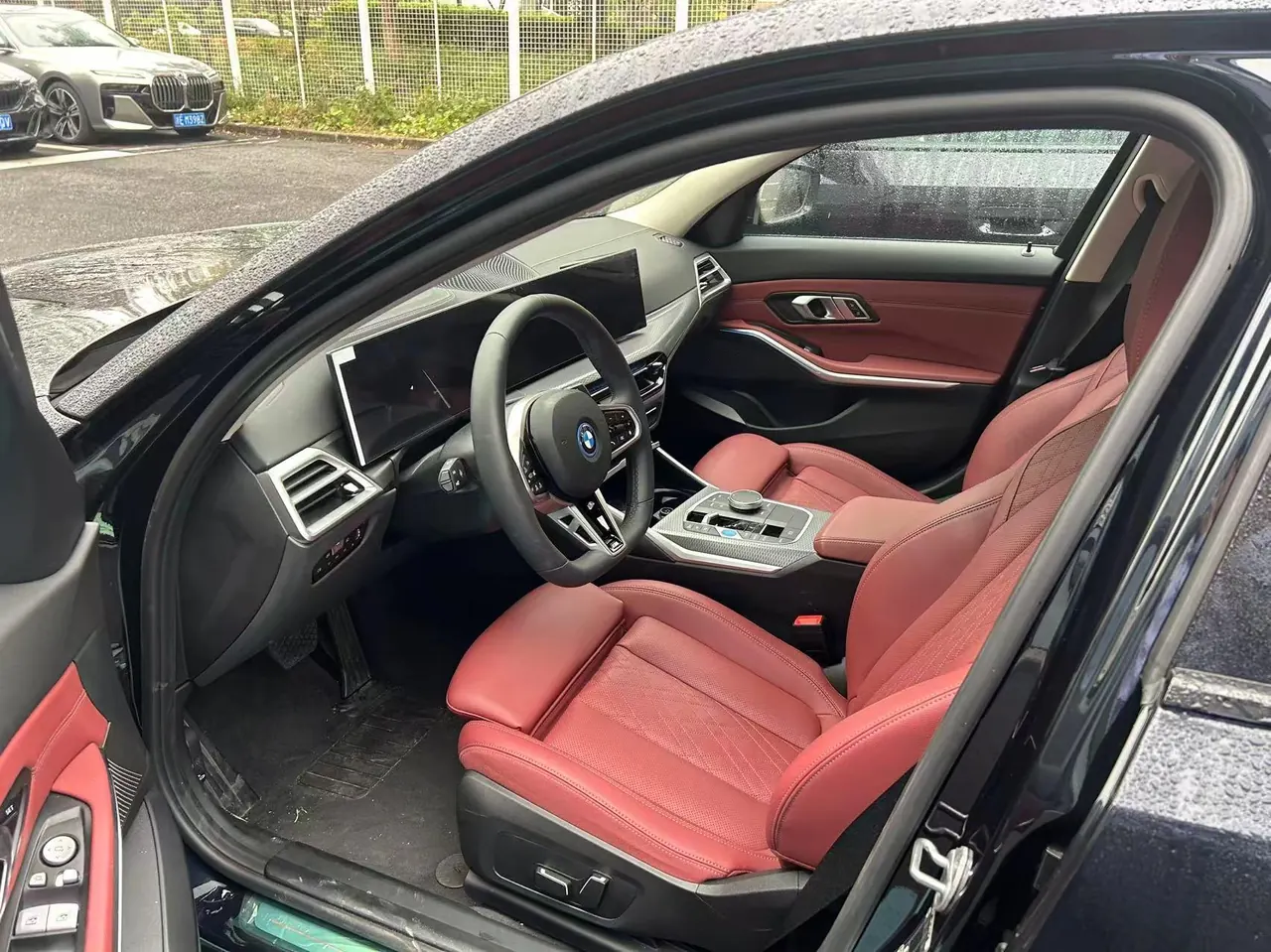 BMW 2026 i3 eDrive 40 L obsidian night suit automatic gear 3