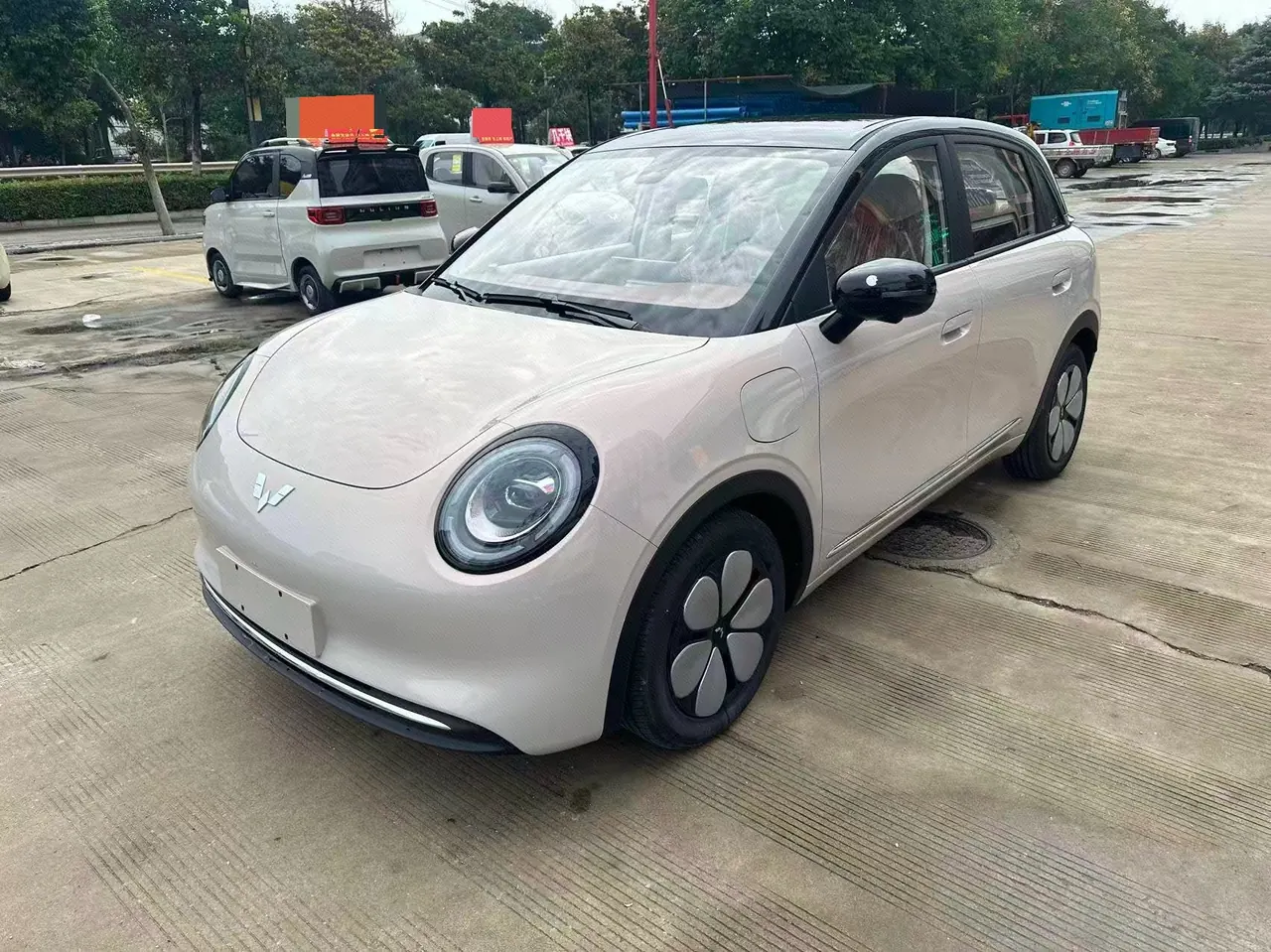 WuLing 2026 Plantronics Pro 330km Enjoy Automatic Gear - View 1
