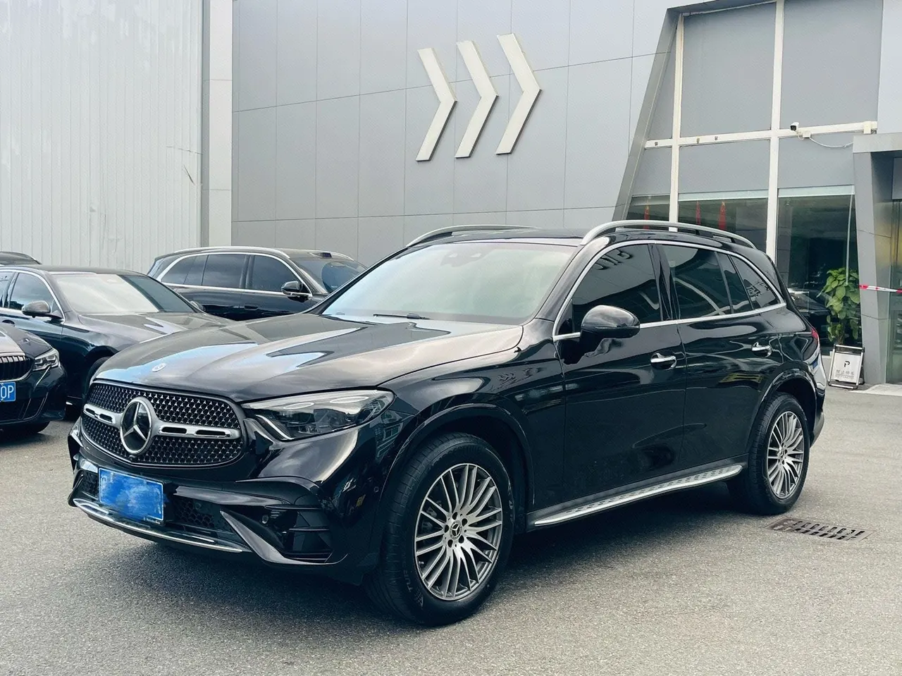 Mercedes Benz 2026 GLC 300 L 4MATIC 48V 2.0T dynamic 5-seat automatic gear - View 1