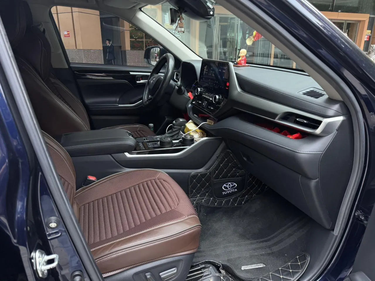 Toyota 2022 Highlander Dual Engine 2.5 Stepless Four-wheel Drive Premium Edition 7-seat Automatic Gear 10