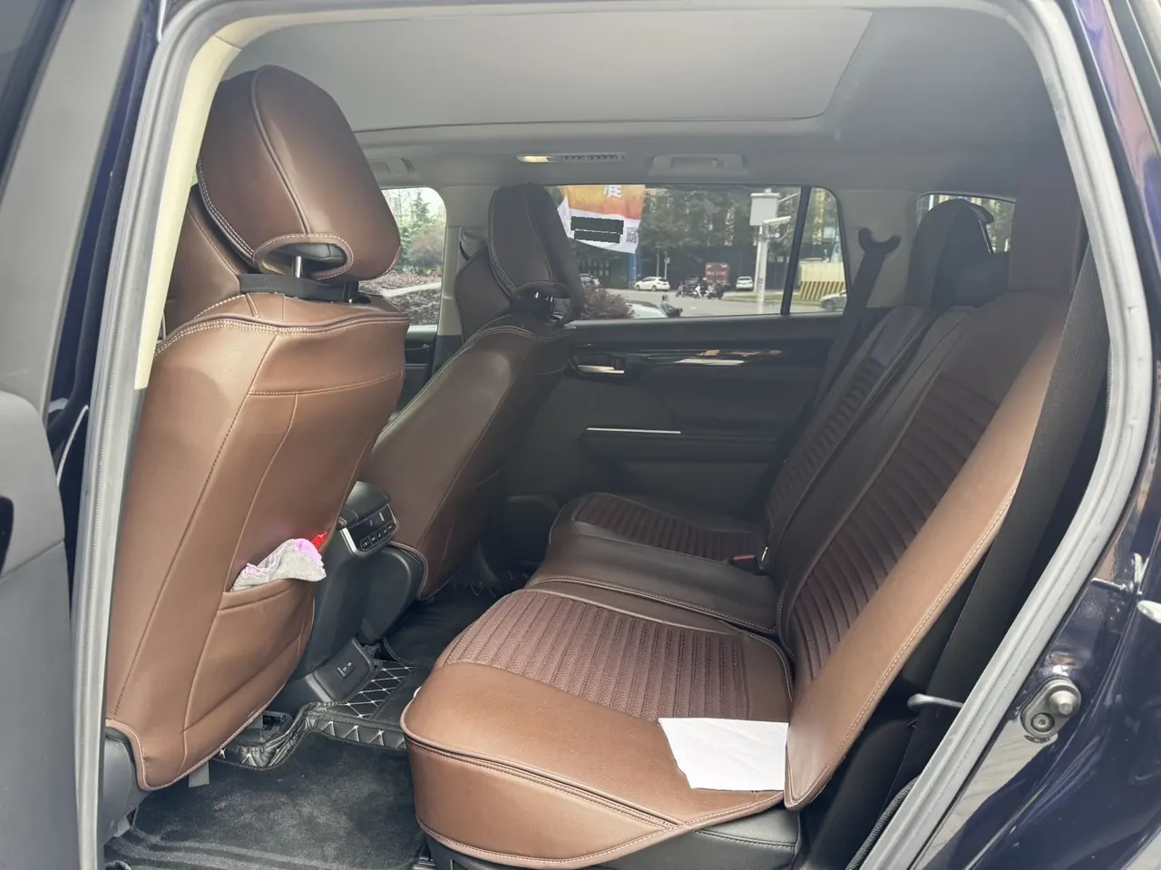 Toyota 2022 Highlander Dual Engine 2.5 Stepless Four-wheel Drive Premium Edition 7-seat Automatic Gear 5