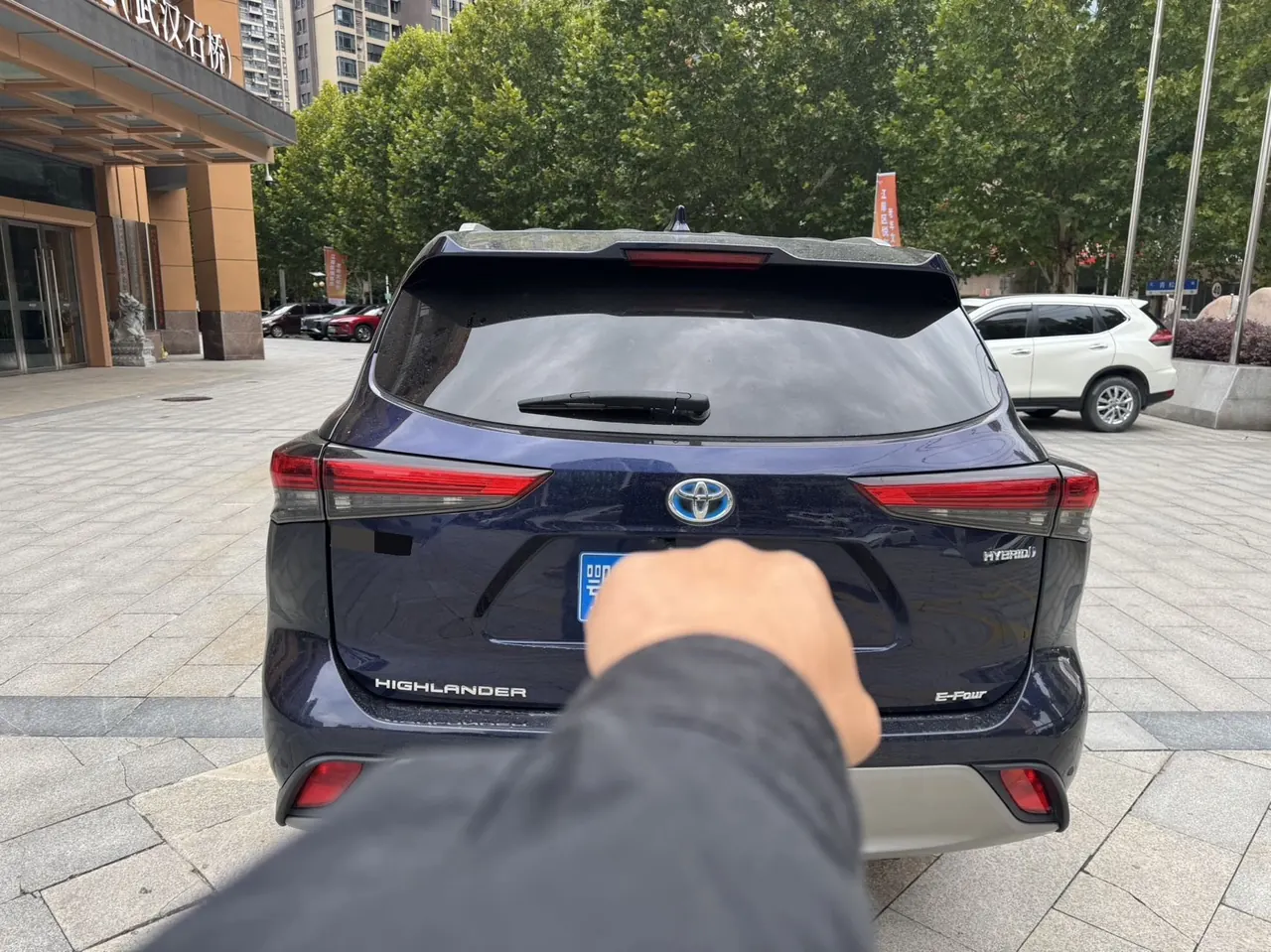 Toyota 2022 Highlander Dual Engine 2.5 Stepless Four-wheel Drive Premium Edition 7-seat Automatic Gear 7