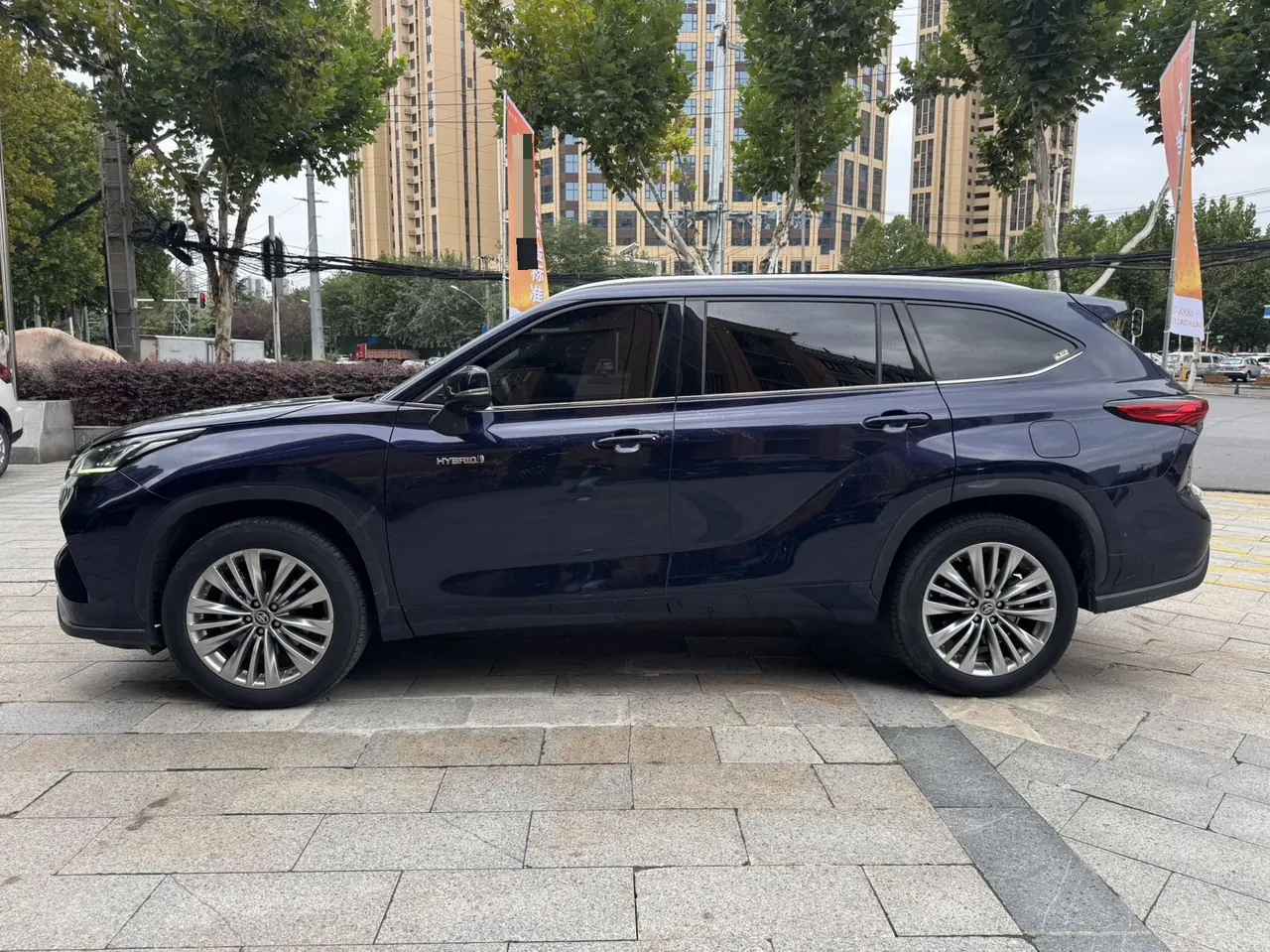 Toyota 2022 Highlander Dual Engine 2.5 Stepless Four-wheel Drive Premium Edition 7-seat Automatic Gear 9