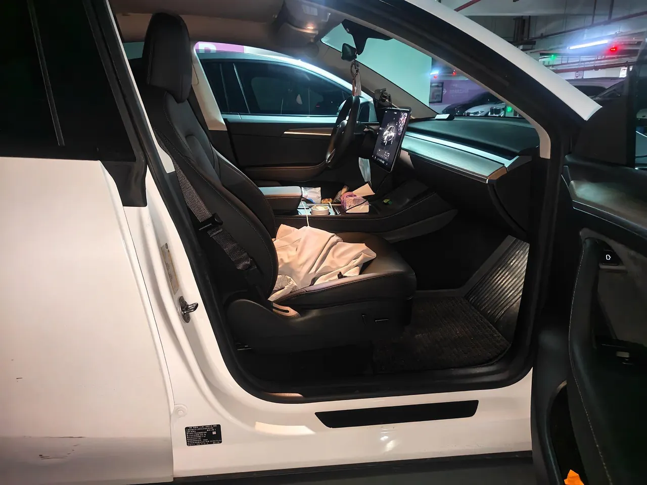 Tesla 2022 Model Y rear-wheel drive version (facelift) automatic gear 4