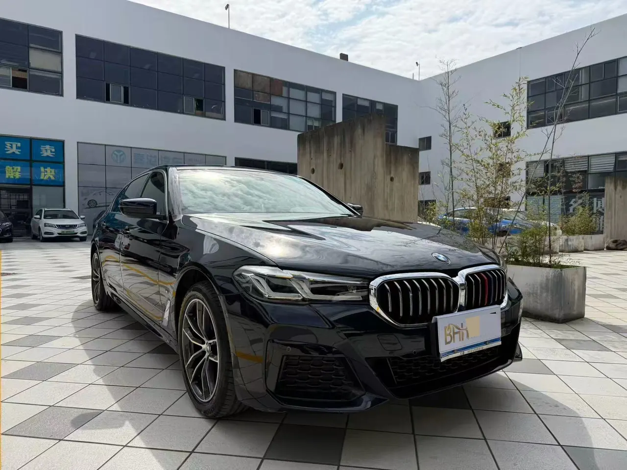 BMW 5 Series 2022 525Li 2.0T M Sports Suit (Modified) Automatic Gear 2