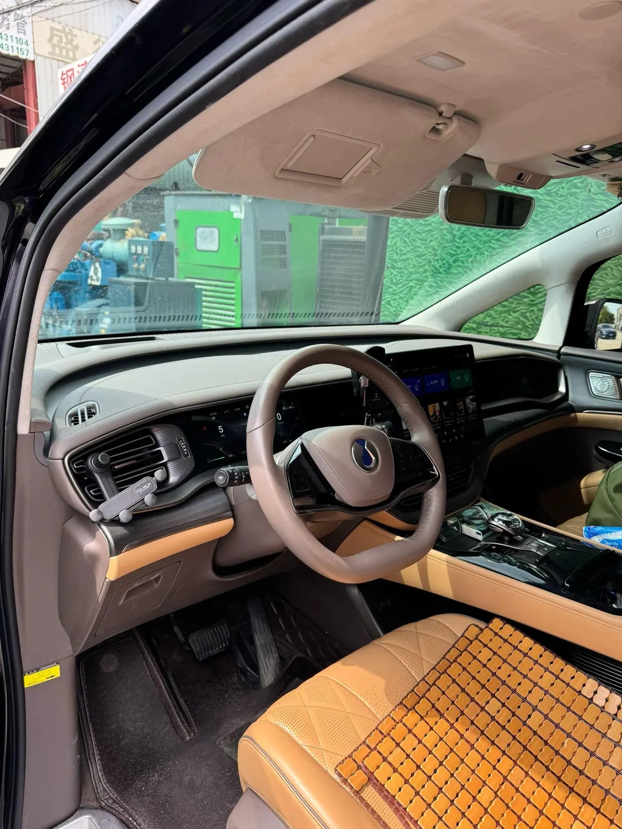 Denza 2022 Denza D9 DM-i 1.5T stepless 970 four-wheel drive flagship automatic gear 9