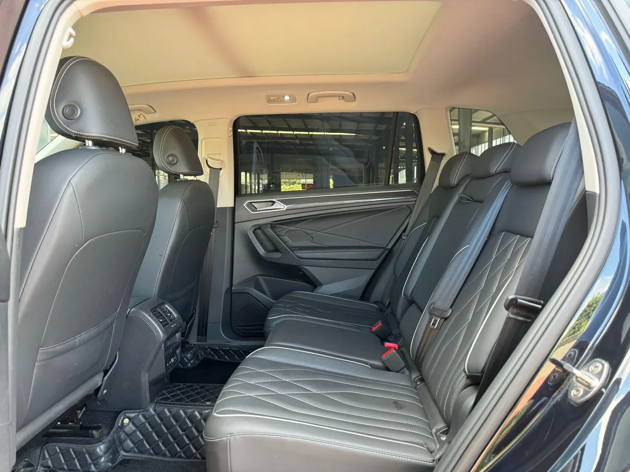 Volkswagen 2022 Tiguan L R-Line 2.0TSI 330TSI Two-Drive R-Line Overdrive Automatic Gear 3