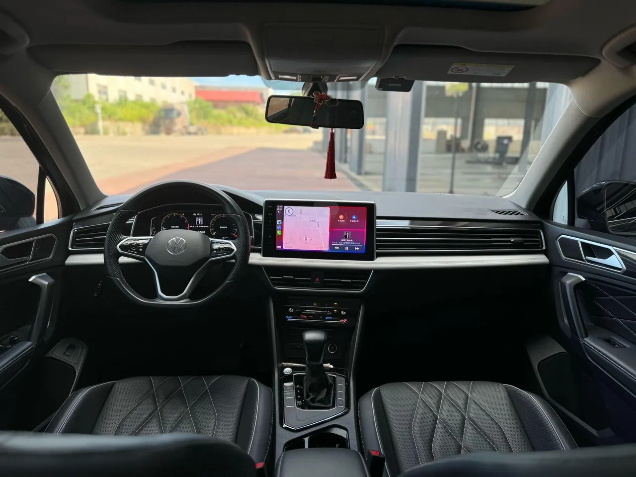 Volkswagen 2022 Tiguan L R-Line 2.0TSI 330TSI Two-Drive R-Line Overdrive Automatic Gear 4