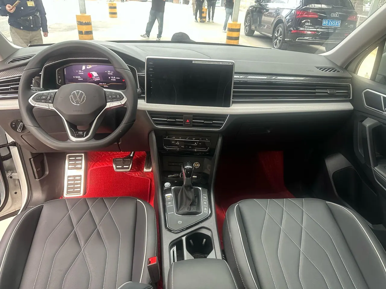 Volkswagen 2025 Tiguan L R-Line 2.0TSI 330TSI outstanding two-wheel drive R-Line Long Yao version automatic gear 2