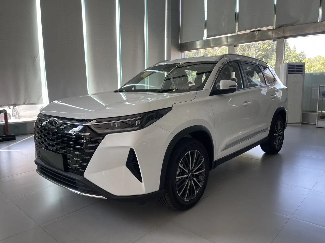 Chery 2025 Ruihu 8 PRO 1.6T 290T Two-Drive Deluxe Edition Automatic Gear - View 1