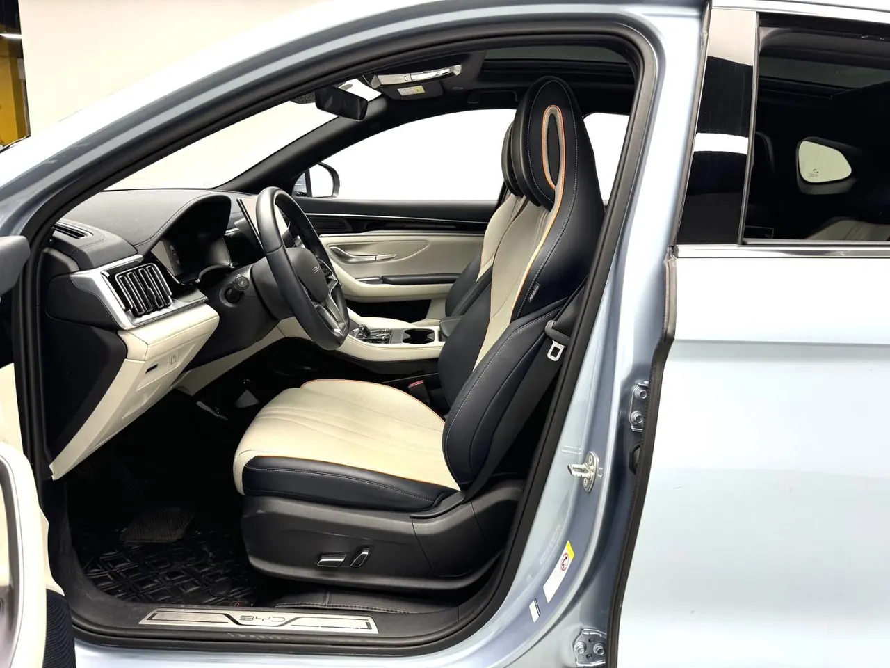 BYD 2023 Song PLUS DM-i 1.5 Stepless Champion Edition 150KM Flagship PLUS Automatic Gear 4