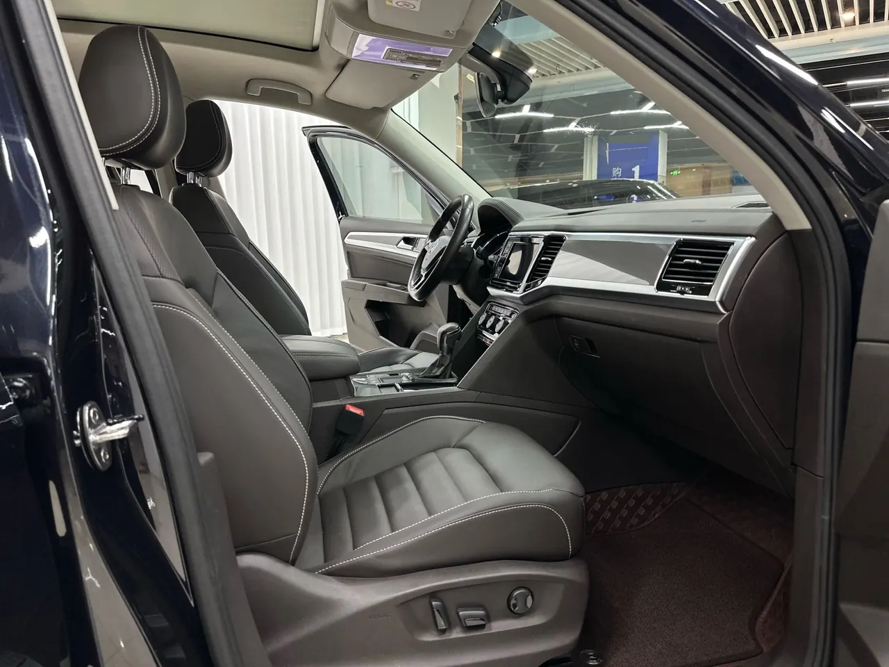 Volkswagen 2022 Tuang 2.0TSI 380TSI 4WD Respect Flagship Automatic Transmission 5