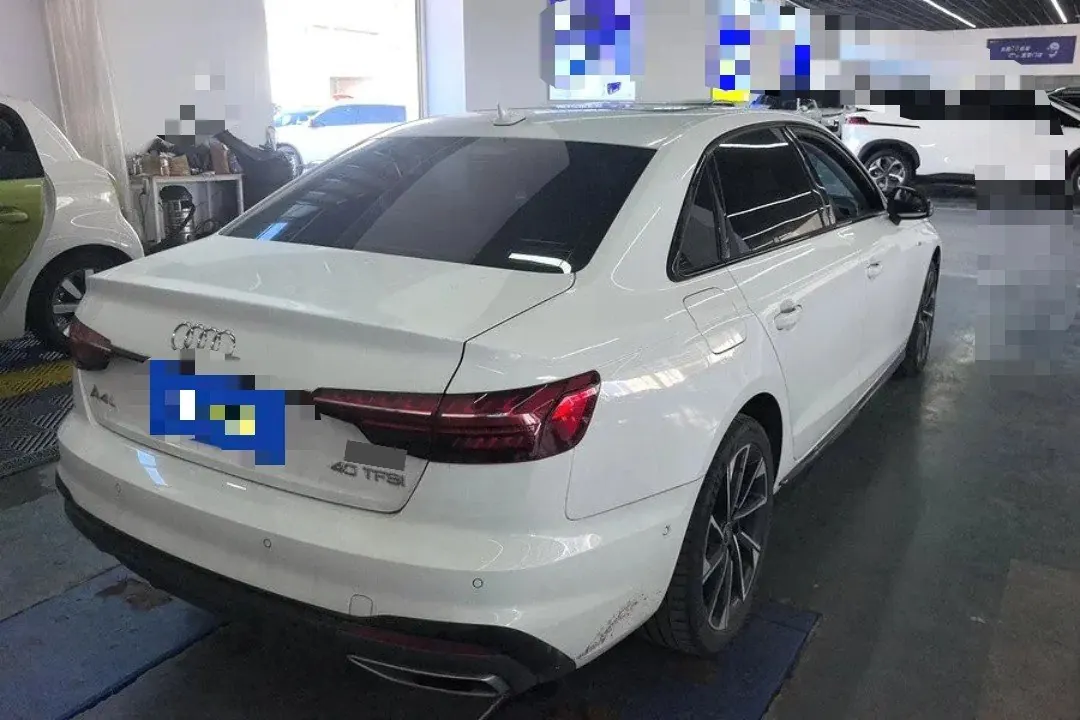 Audi 2022 A4L 2.0TFSI 40TFSI Deluxe Dynamic Automatic 2