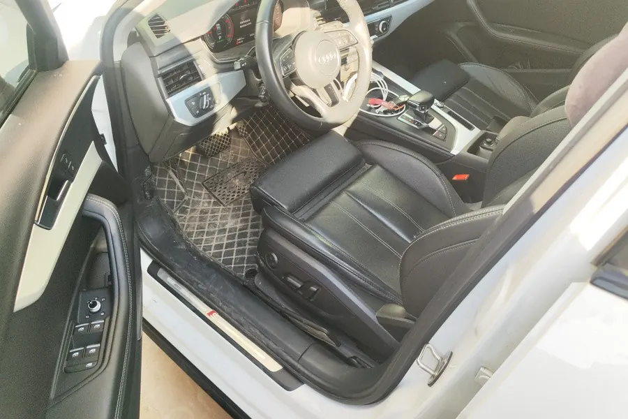 Audi 2022 A4L 2.0TFSI 40TFSI Deluxe Dynamic Automatic 3