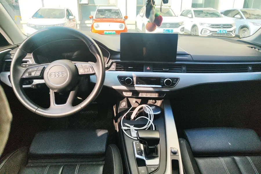 Audi 2022 A4L 2.0TFSI 40TFSI Deluxe Dynamic Automatic 5