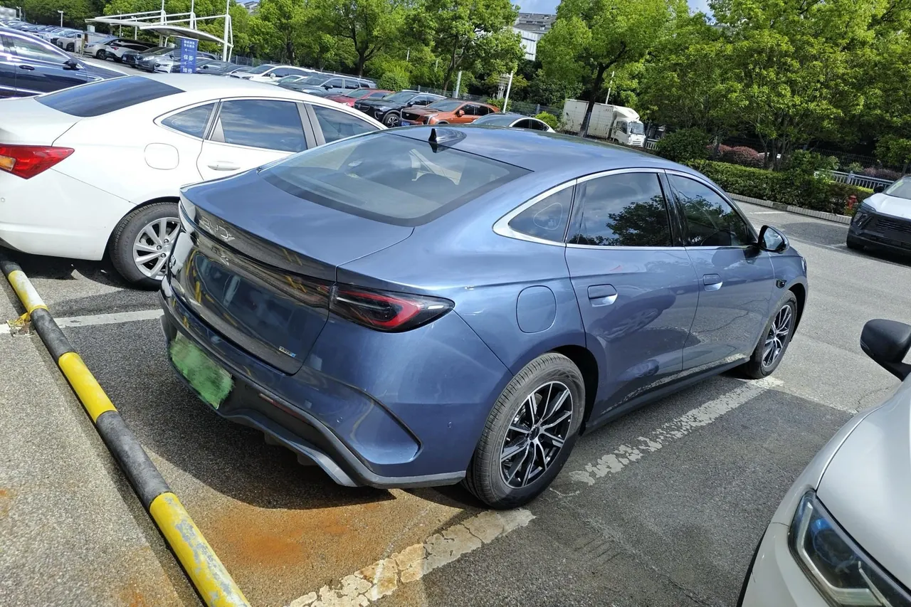BYD 2025 seals 06 DM-i 1.5 stepless smart driving version 120KM exclusive automatic gear 3