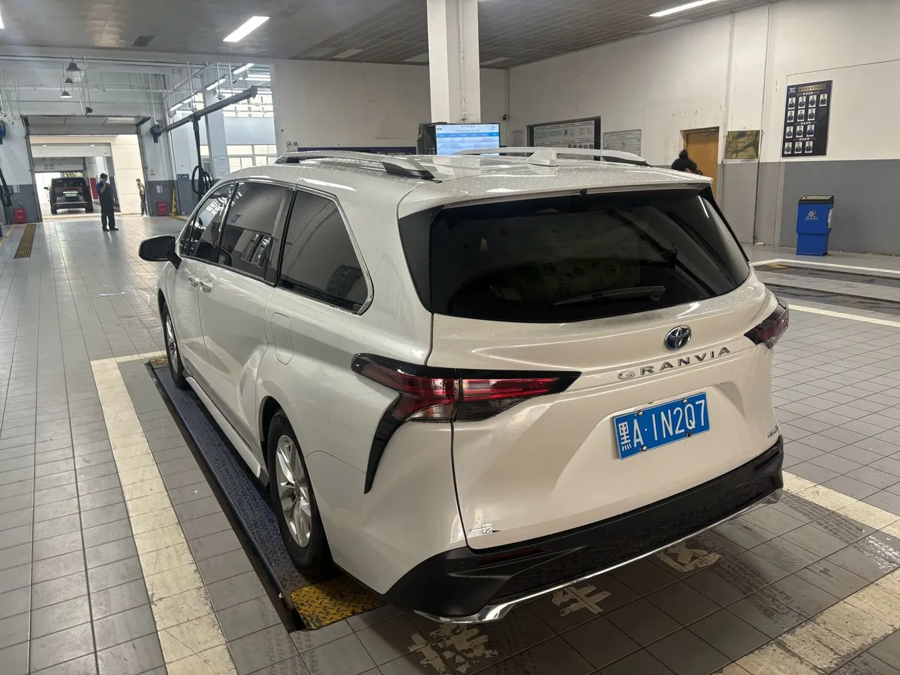 Toyota 2023 Grevia HYBRID 2.5 Stepless Comfort Edition Automatic Transmission 4