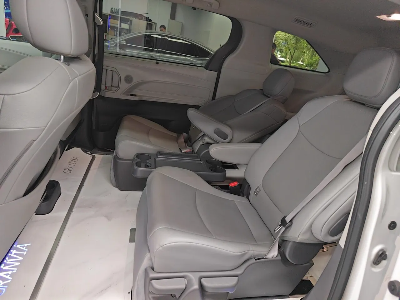 Toyota 2023 Grevia HYBRID 2.5 Stepless Comfort Edition Automatic Transmission 7